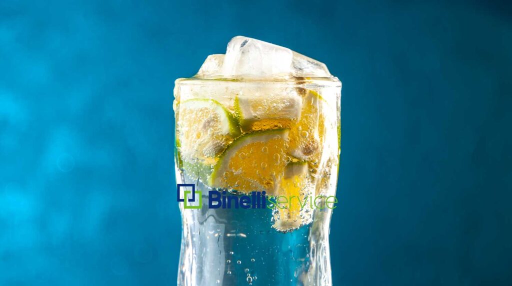 Nel mondo della mixology moderna e della gestione di un locale Ho.Re.Ca. di successo, c'è un ingrediente che viene spesso dato per scontato, ma che in realtà costituisce fino al 50% del volume di un cocktail: il ghiaccio. Quando ci si chiede quanto è importante la durata del ghiaccio in un drink, la risposta breve è: è determinante per la riuscita o il fallimento dell'esperienza del cliente.