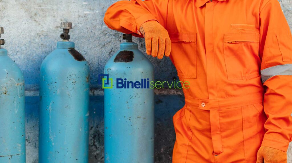 Il mercato nero dei gas refrigeranti (F-Gas) è un fenomeno in rapida espansione in Europa e in Italia. Nato come conseguenza dei tagli progressivi alle quote d'importazione imposti dalle normative UE per contrastare il cambiamento climatico, il contrabbando di refrigeranti ad alto impatto ambientale rappresenta oggi una grave minaccia per la sicurezza degli impianti, la salute degli operatori e la stabilità economica delle aziende del settore della refrigerazione e del condizionamento. Perché esiste un mercato nero dei gas refrigeranti? ne abbiamo parlato anche sui social con un video (Per approfondire la tematica o postare un commento con vostre considerazioni, vi invitiamo a raggiungerci sulla nostra Pagina Facebook Ufficiale)